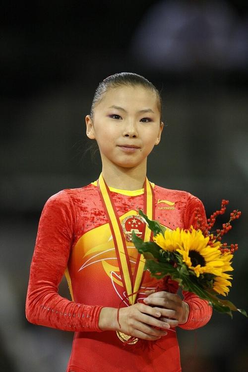 2008年北京奥运会,何可欣先后获得女子高低杠,团体2项冠军.