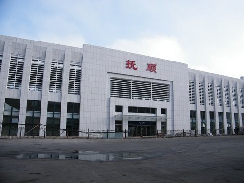 2011年9月,新建的抚顺站,沈阳铁路局定为"抚顺乘降所".