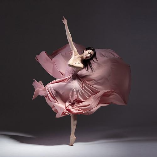 女子现代现代舞舞蹈飘逸720度裙摆演出服新款拍摄民族服装