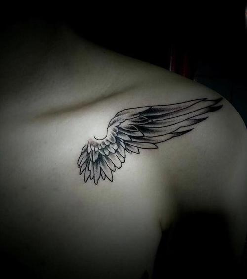 作品简介:翅膀纹身被赋予了勇敢,坚强,力争向上自由的象征意义