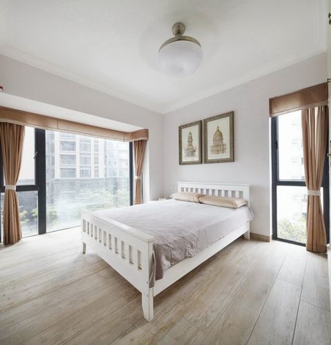 现代风格卧室灰白色地板图片复合实木地板图片