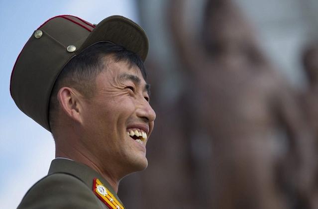罕见照片展示微笑中的朝鲜民众生活:幸福指数很高!