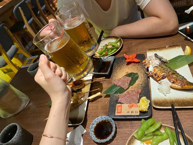 比较正宗的日式居酒屋,傍晚和朋友一起来吃,喝酒聊天是很舒服的氛围.