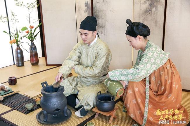 陆羽茶"为主题,旨在通过茶圣谒拜仪式沉浸式的唐风游园体验,唐代煮茶