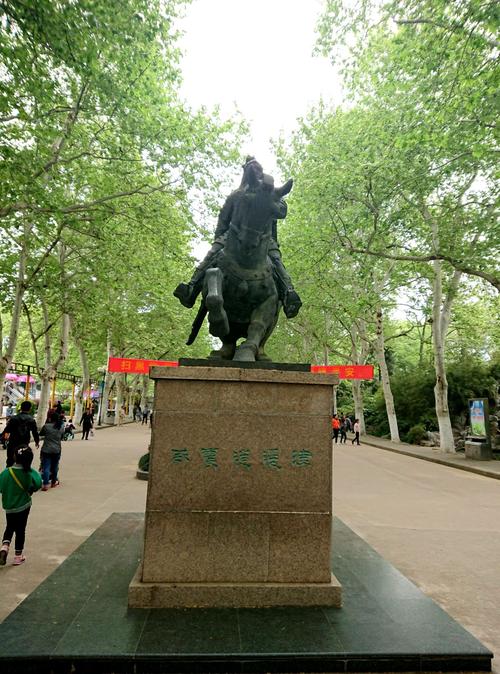 张辽,三国时期曹魏著名将领,曾在合肥郊外逍遥津率领八百勇士大败孙权