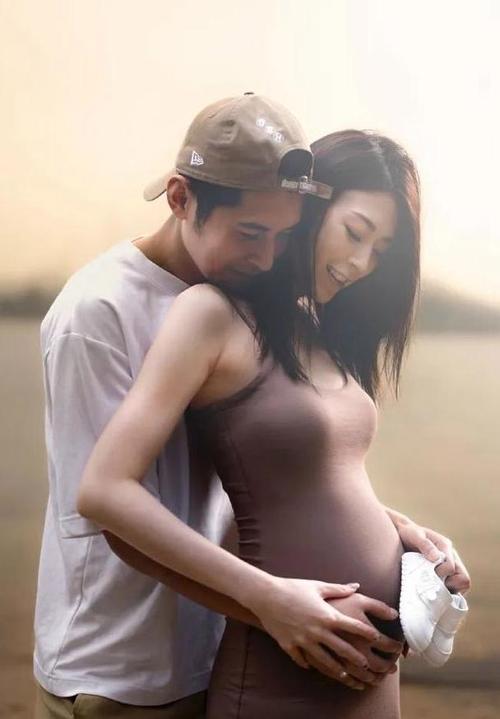 恭喜知名女星连诗雅宣布怀孕