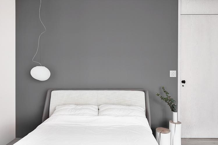 极简风公寓灰色床头背景墙装修效果图