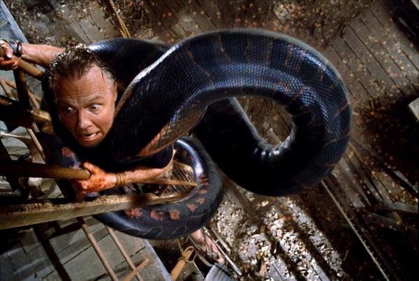 电影里的一条大蛇把人吃了在吐出来是什么片