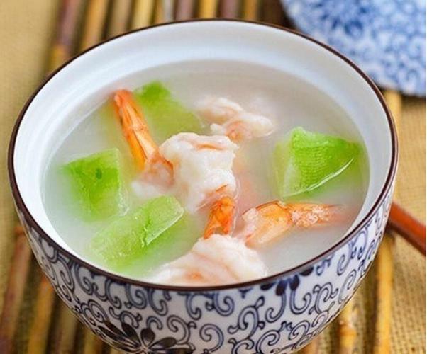  p>冬瓜鲜虾汤是家常菜之一,以冬瓜,鲜海虾为制作主料. /p>
