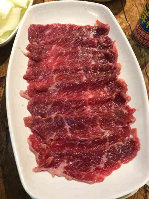 肉山牛肉火锅店-"三个人来吃 老板贴心的打了55折 折后1.