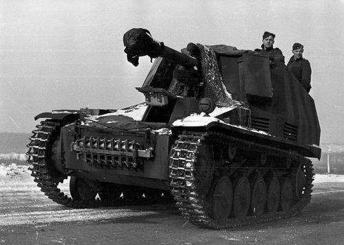 希特勒于是下令所有Ⅱ号坦克必须保留,用来改造为黄蜂式自行火炮,延缓