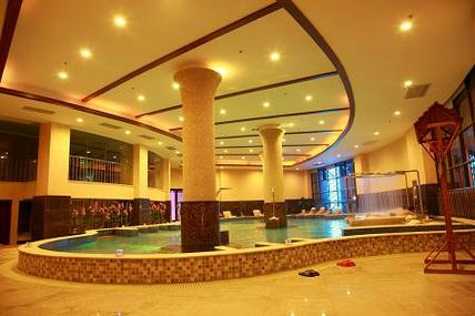  p>无锡华美达广场酒店位于无锡市惠山经济开发区,紧邻著名的吴文化