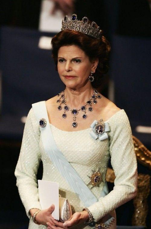 瑞典王后真的很适合戴头冠,特别有古典美