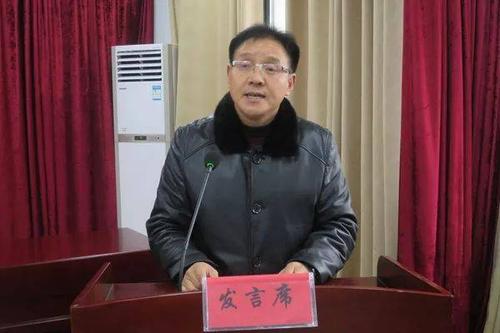 职业学校校长王荣飞就近年来学校的办学情况作了专题汇报.