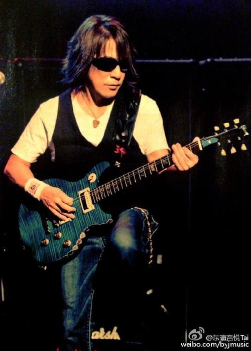 今天是#bz#吉他手#松本孝弘#的55岁生日.