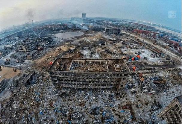 2015年天津港爆炸亲历人员的诡异瞬间朝白色晶体撒尿竟爆燃