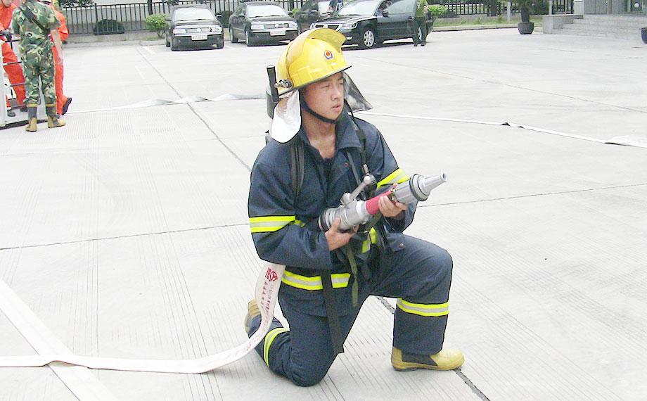 山东籍22岁消防战士冲进火场牺牲,家中唯一儿子,父母早年下岗