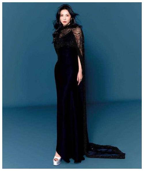 刘涛穿着性感的黑色蕾丝礼服展现女神范