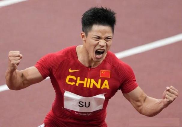 东京奥运会男子100米短跑半决赛中,苏炳添凭借9秒83的好成绩一战封神