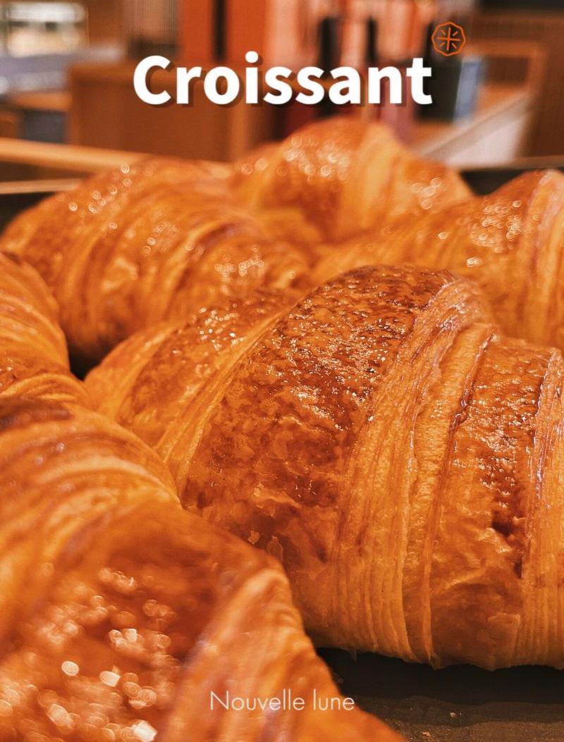 可颂是法语croissant的音译, croissant则是新月的意思,被译为呀乔