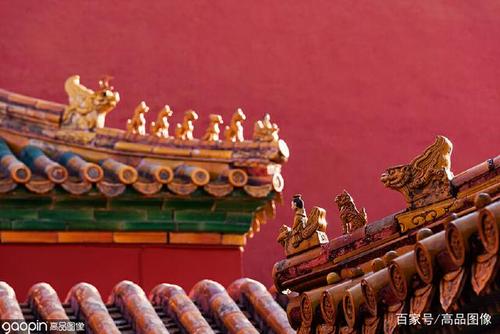 红黄搭配的帝皇色彩尽显北京作为首府的尊贵地位,中国古建筑就是精致