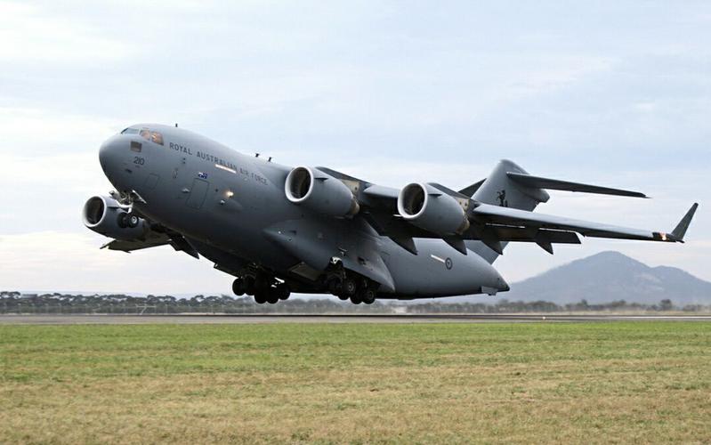 澳大利亚空军c17环球霸王运输机 墨尔本机场降落