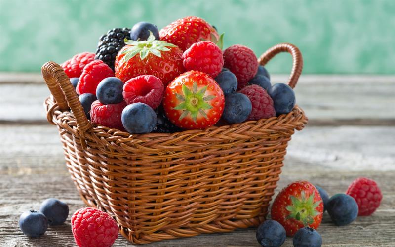 树莓,草莓,蓝莓,篮子,水果 壁纸