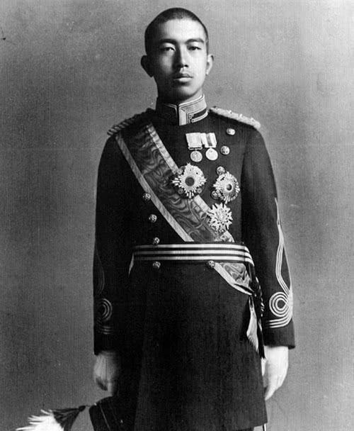 1989年日本天皇裕仁88岁去世临终前我低估了中国无耻至极