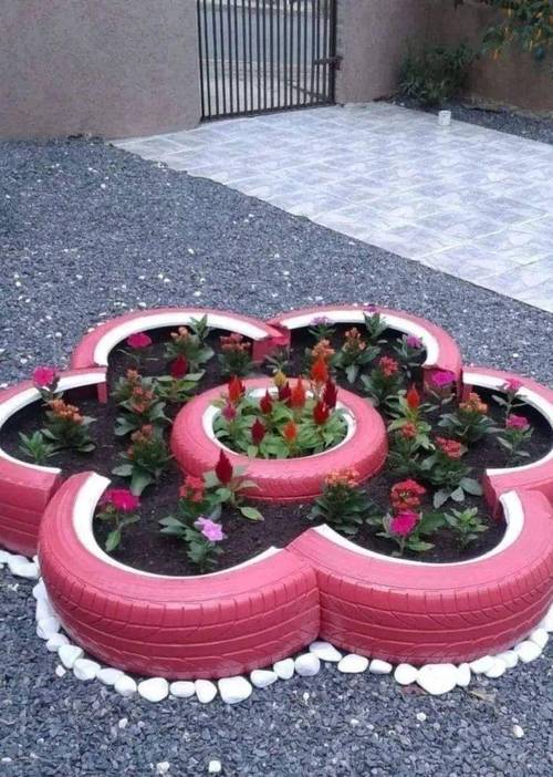 用轮胎当花盆造景,真是一绝!邻居来了,都忍不住佩服你的创造力!