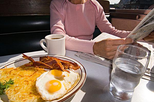 女人,吃饭,早餐,读,报纸,用餐,加利福尼亚