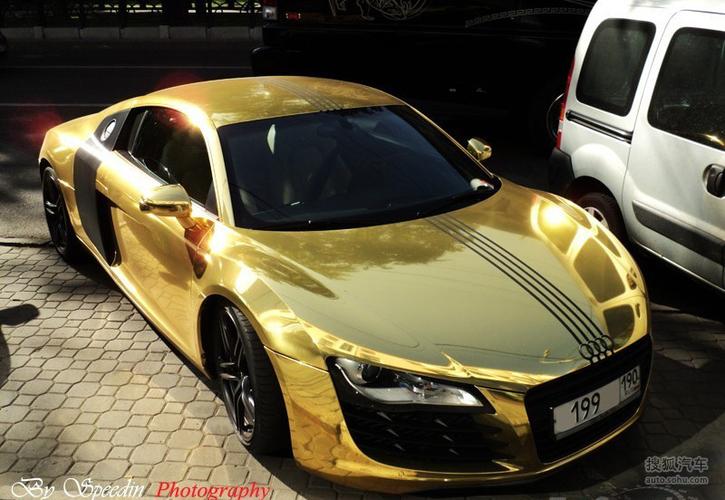 莫斯科街头惊现又一台黄金涂装车奥迪r8