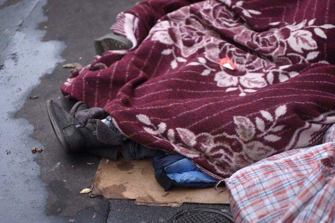 纪实摄影:睡在街上的人