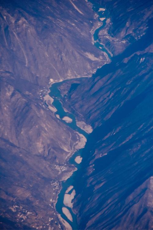 写美篇雅鲁藏布江是中国最长的高原河流,位于西藏自治区境内,也是世界