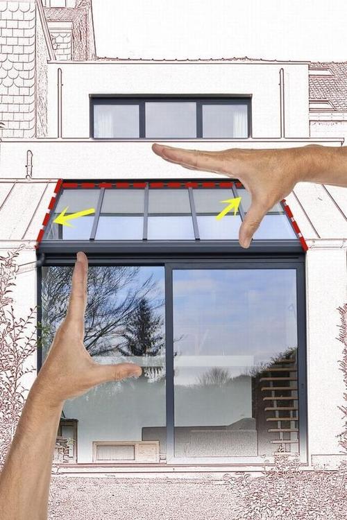 玻璃封阳台的最佳方案(封阳台玻璃效果图实用)