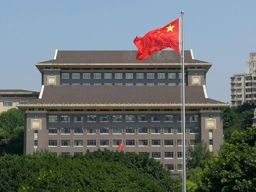 背景重庆市人民政府大楼.