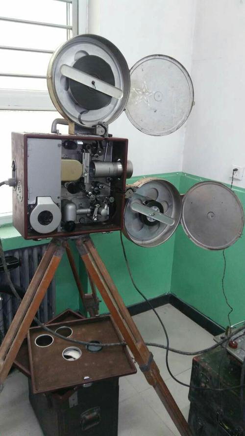 各种老式放映机和旧影片