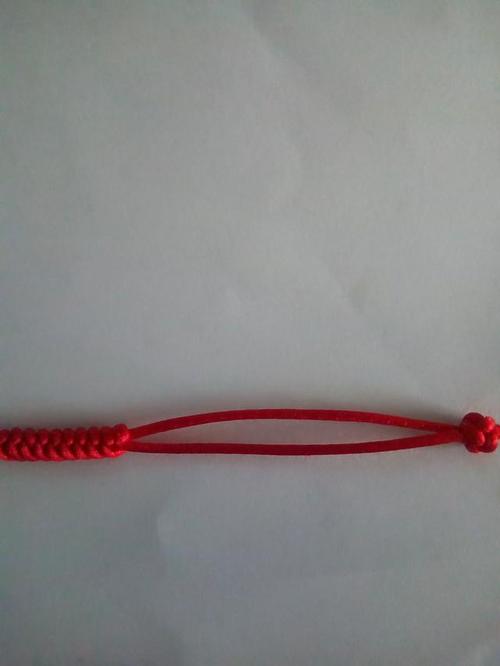 红绳手链的编法大全图解(超火的本命年红绳手链编法)(2)