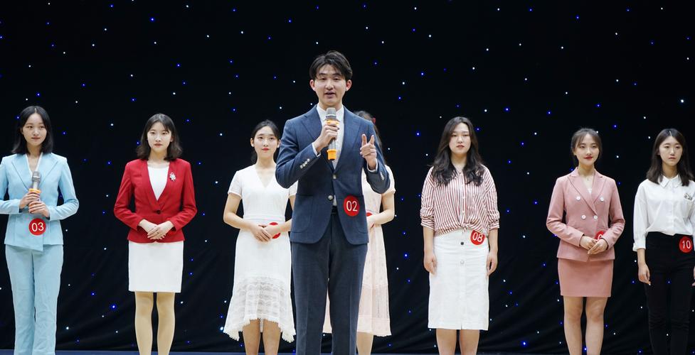 传媒学院顺利举行第五届四川省大学生主持人大赛初赛