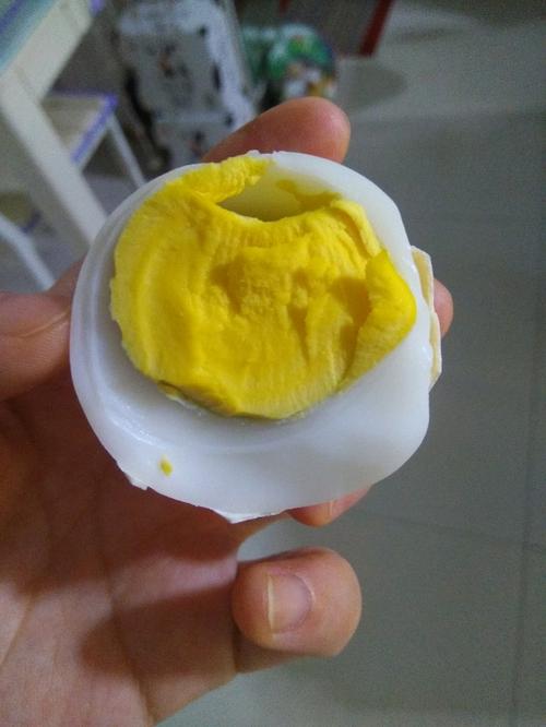 煮熟的鹅蛋蛋清是透明发青还是白色呢