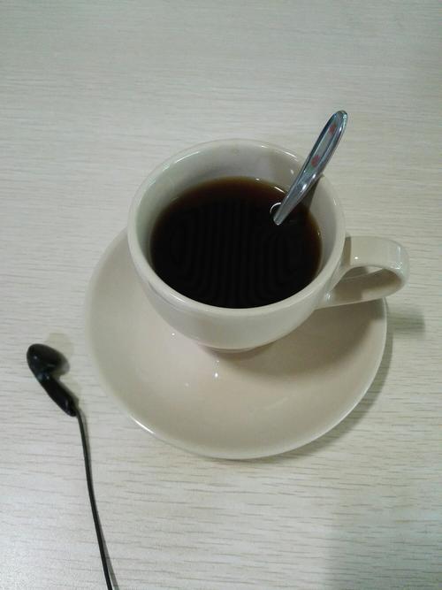 是的,没错,心情很down,来杯苦咖啡跟奶茶淡淡的治疗音乐…调节一下