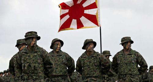 日本"水陆机动团"属於陆上自卫队於7日在九州岛上举行成立仪式.