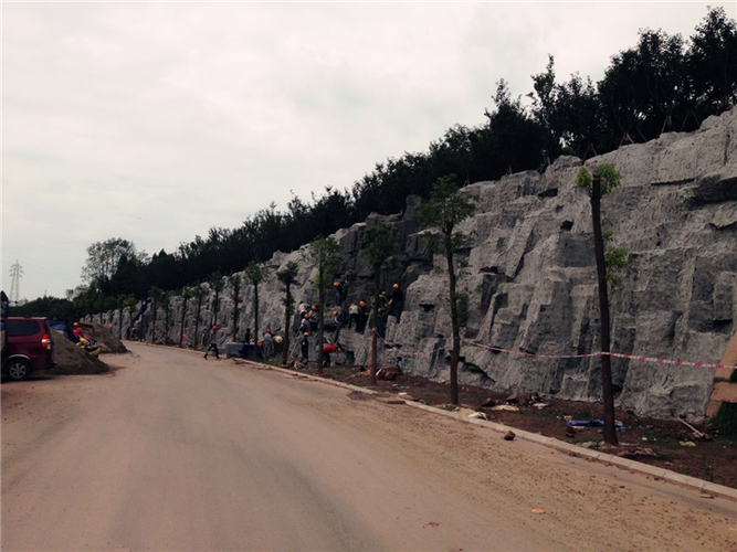 水泥塑石假山护坡工程