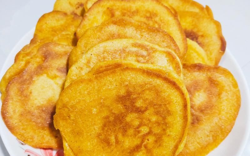 玉米面贴饼子的家常做法蓬松柔软外表焦香健康营养又好吃