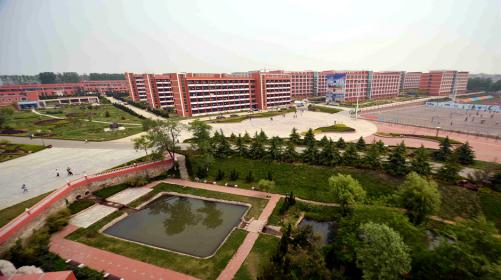 文化看点> 正文  哈尔滨理工大学荣成校区,坐落在美丽的海滨城市