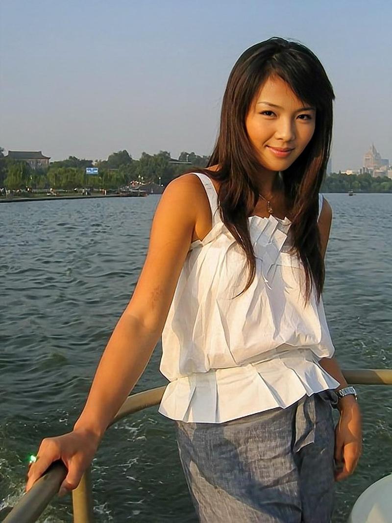 年轻时的刘涛可以说是纯天然美女,美得让人心动