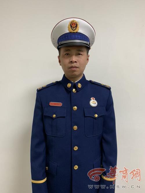 "火焰蓝"制服上线 全省综合性消防救援员今起陆续换装