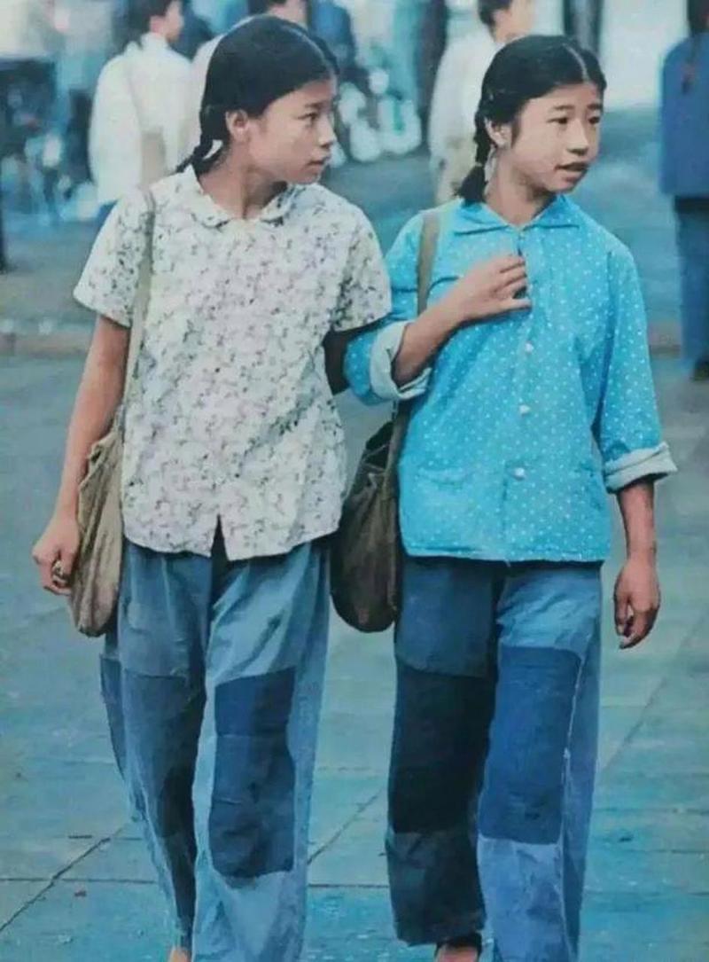 在60年代的中国,穿衣打扮与现在完全不同.