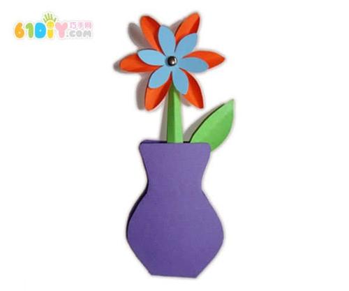 母亲节diy制作立体花瓶手工材料:卡纸,双脚钉,剪刀,胶水剪好花朵折出