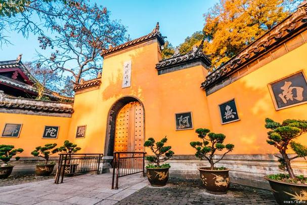 鸡鸣寺是南京市的一处著名佛教寺庙,也是南京最重要的旅游景点之一.