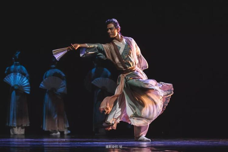 胡岩丨谈中国古典舞作品纸扇书生的创作